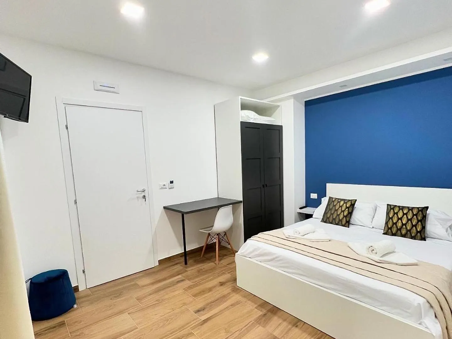 Easy Room Catánia 0*,